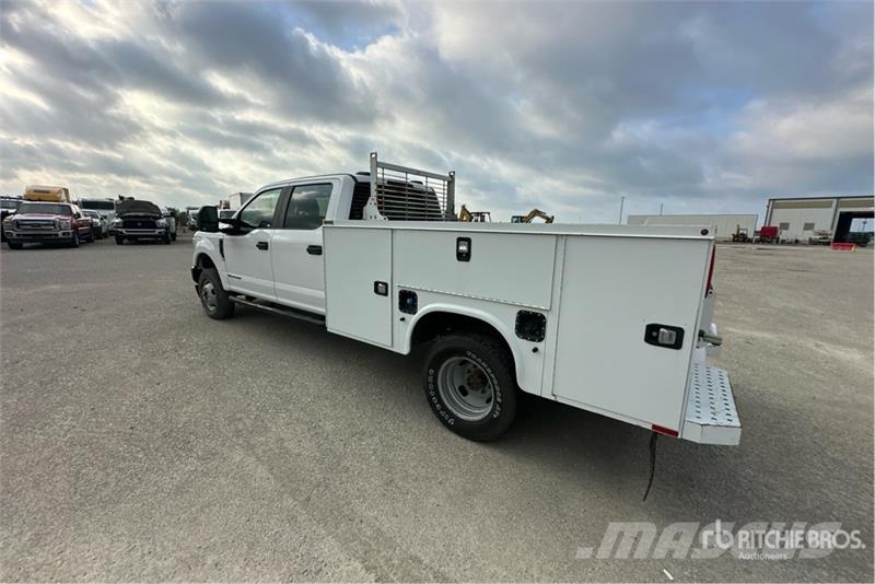 Ford F-350 XL 4x4 Crew Cab Utility Truck (Inoperable) ピックアップ/ドロップサイド