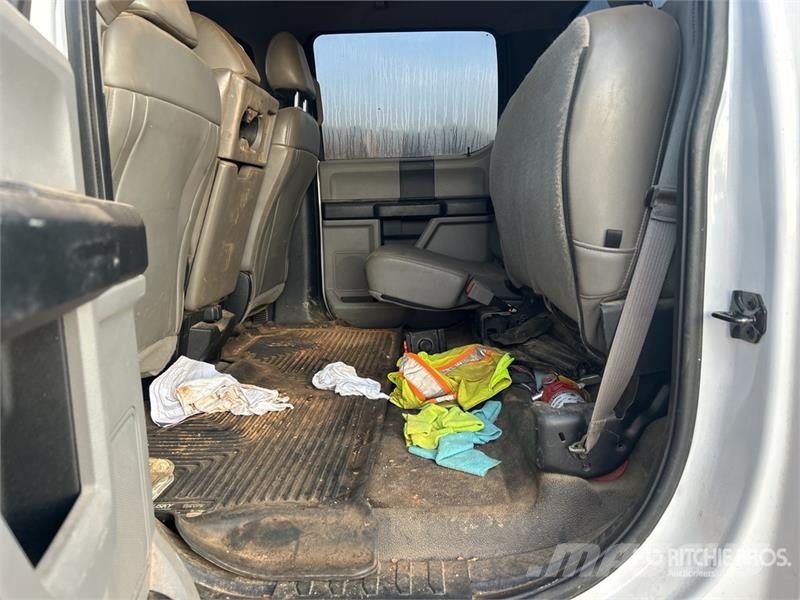 Ford F-350 XL 4x4 Crew Cab Pickup Ostalo