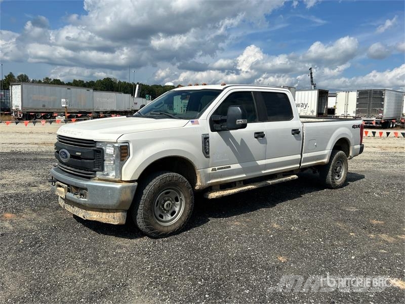 Ford F-350 XL 4x4 Crew Cab Pickup Other