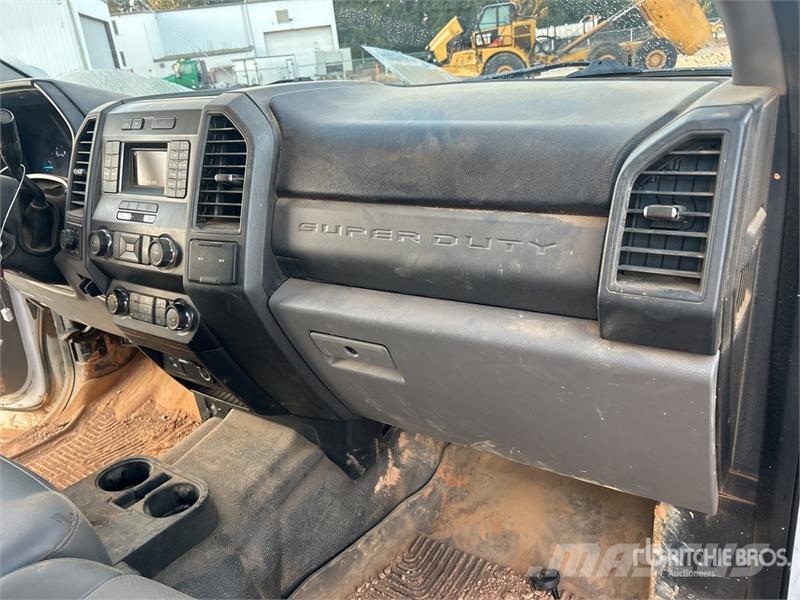 Ford F-350 XL 4x4 Crew Cab Pickup Ostalo