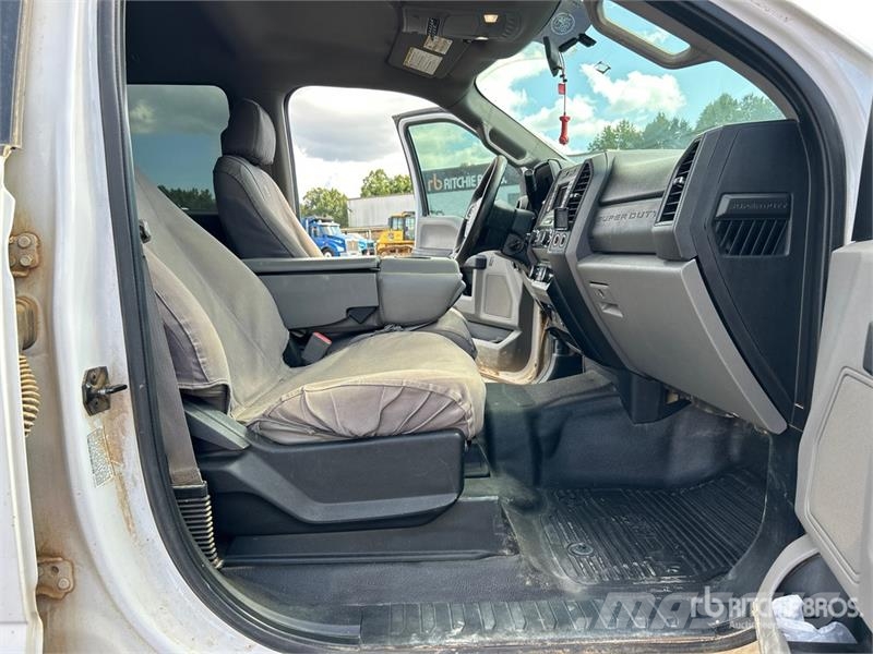 Ford F-350 XL 4x4 Crew Cab Pickup Other