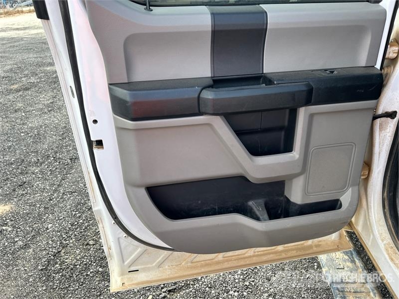 Ford F-350 XL 4x4 Crew Cab Pickup Other
