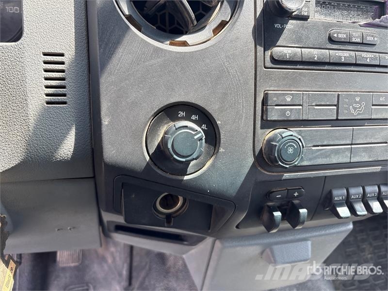 Ford F-350 XL 4x4 Crew Cab Utility Truck Utilitaire benne