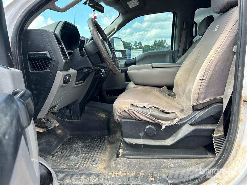 Ford F-350 XL 4x4 Crew Cab Pickup Other