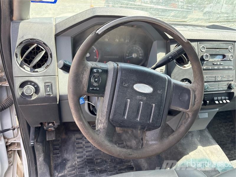 Ford F-350 XL 4x4 Crew Cab Utility Truck Utilitaire benne