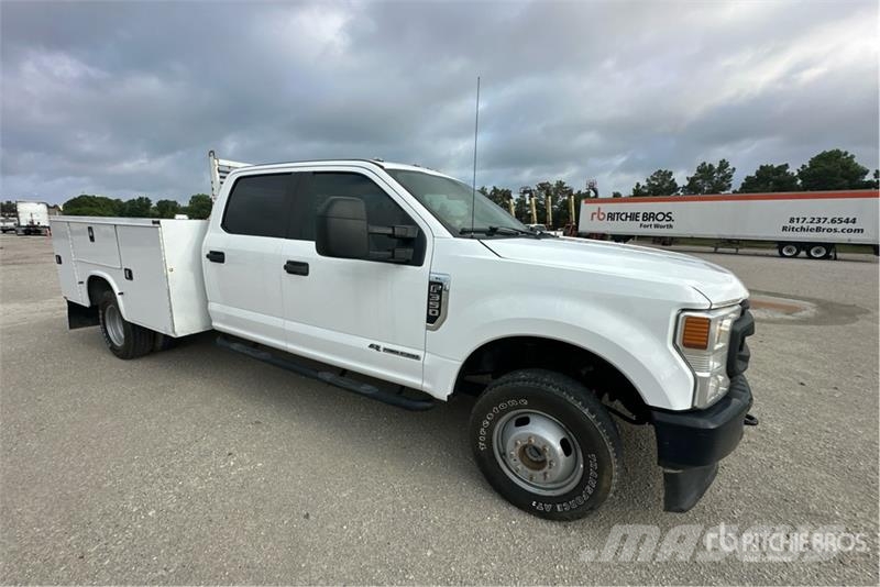 Ford F-350 XL 4x4 Crew Cab Utility Truck (Inoperable) ピックアップ/ドロップサイド