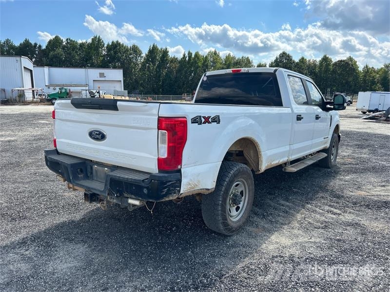 Ford F-350 XL 4x4 Crew Cab Pickup Other