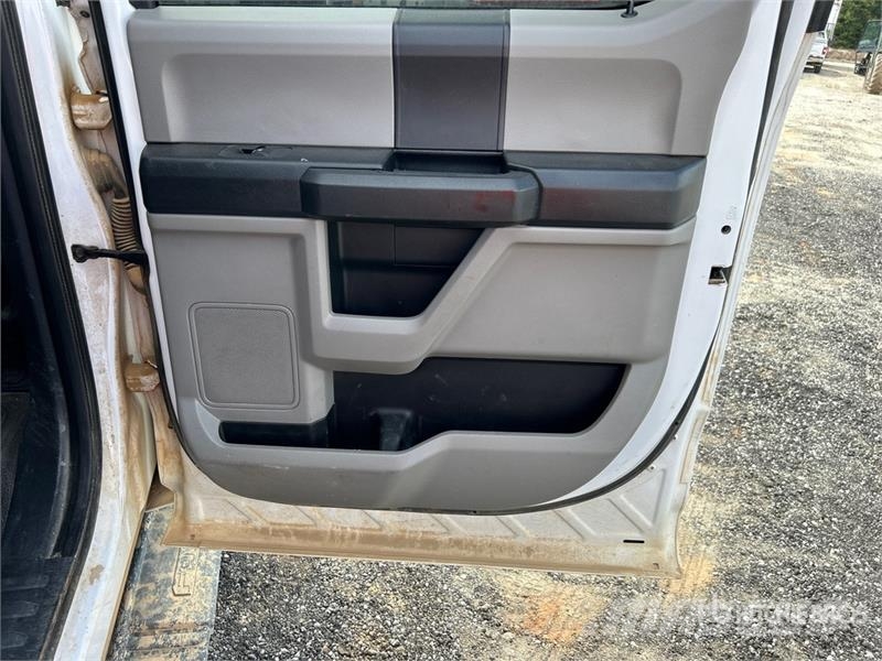 Ford F-350 XL 4x4 Crew Cab Pickup Other
