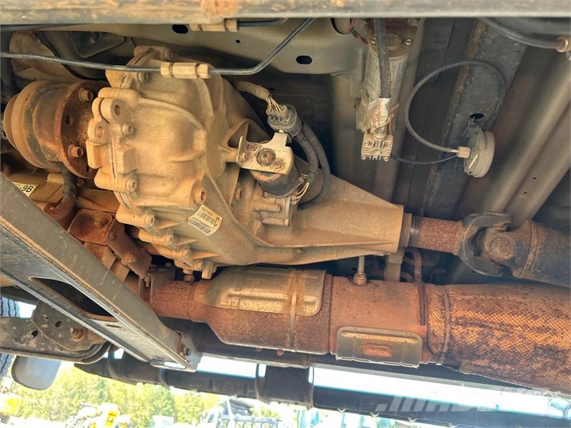Ford F-350 XL 4x4 Crew Cab Pickup Ostalo