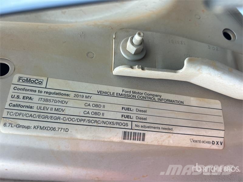 Ford F-350 XL 4x4 Crew Cab Pickup Ostalo
