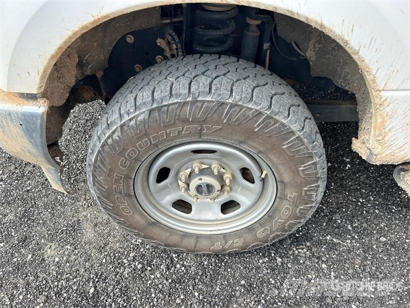 Ford F-350 XL 4x4 Crew Cab Pickup Other