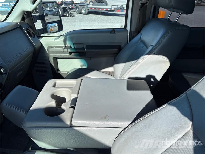 Ford F-350 XL 4x4 Crew Cab Pickup (Inoperable) その他