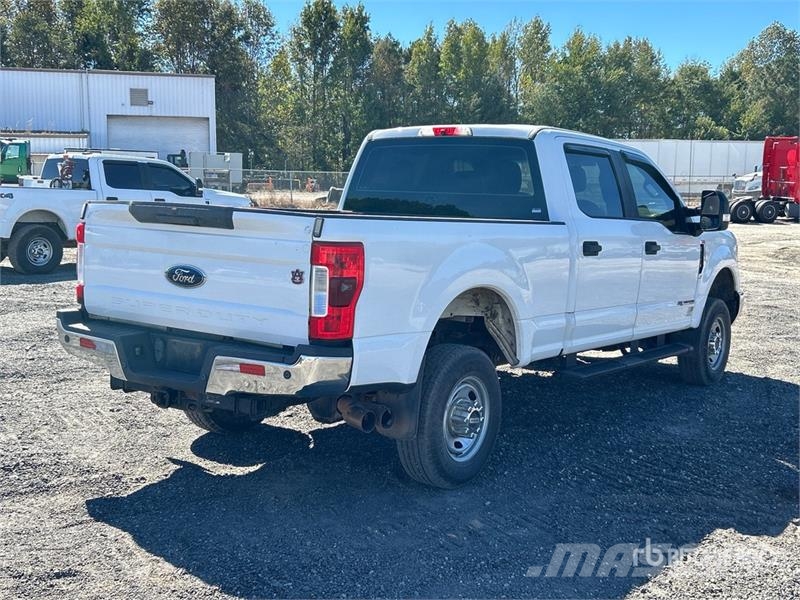 Ford F-350 XL 4x4 Crew Cab Pickup Ostalo