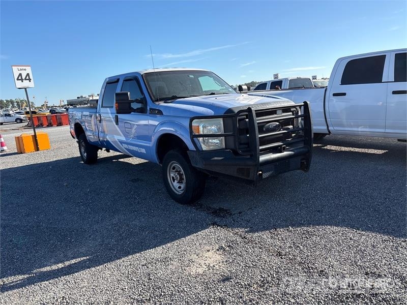 Ford F-350 XL 4x4 Crew Cab Pickup (Inoperable) その他