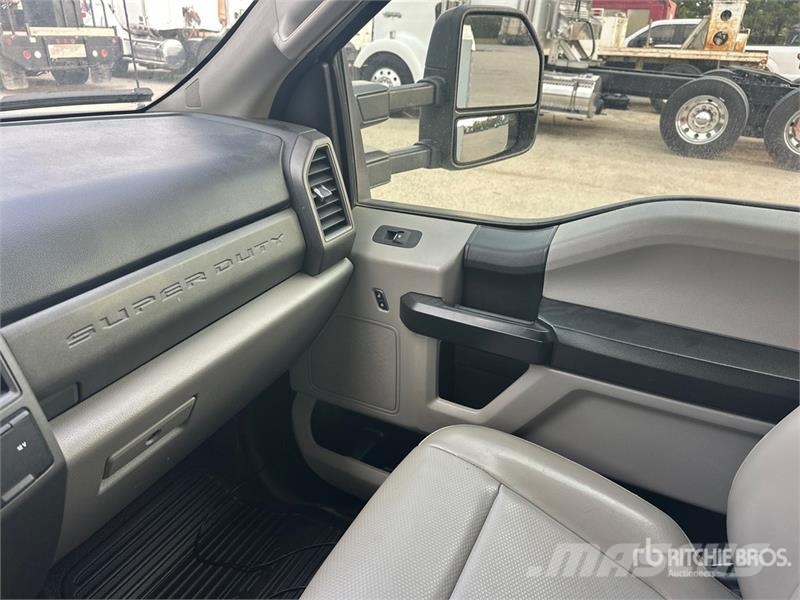 Ford F-350 XL 4x4 Crew Cab Utility Truck (Inoperable) ピックアップ/ドロップサイド