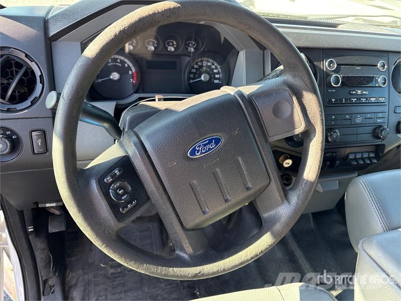 Ford F-350 XL 4x4 Crew Cab Pickup (Inoperable) その他