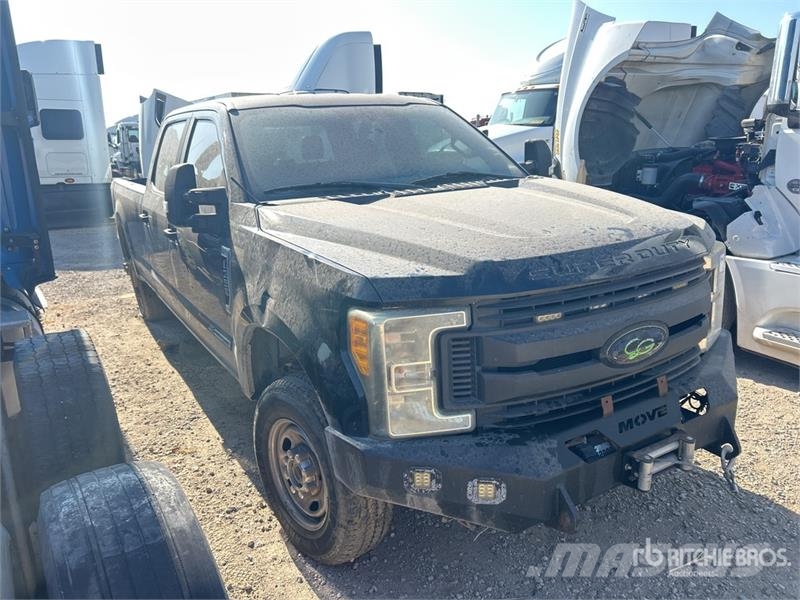 Ford F-350 XL 4x4 Crew Cab Pickup Andere Transporter