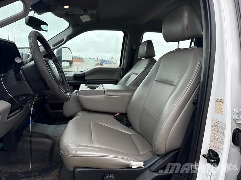Ford F-350 XL 4x4 Crew Cab Utility Truck Prekucniki