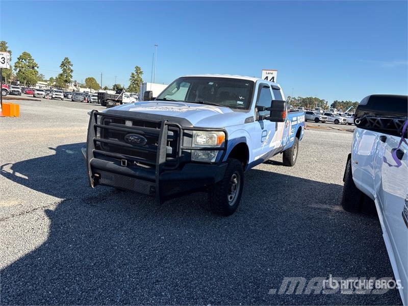 Ford F-350 XL 4x4 Crew Cab Pickup (Inoperable) その他