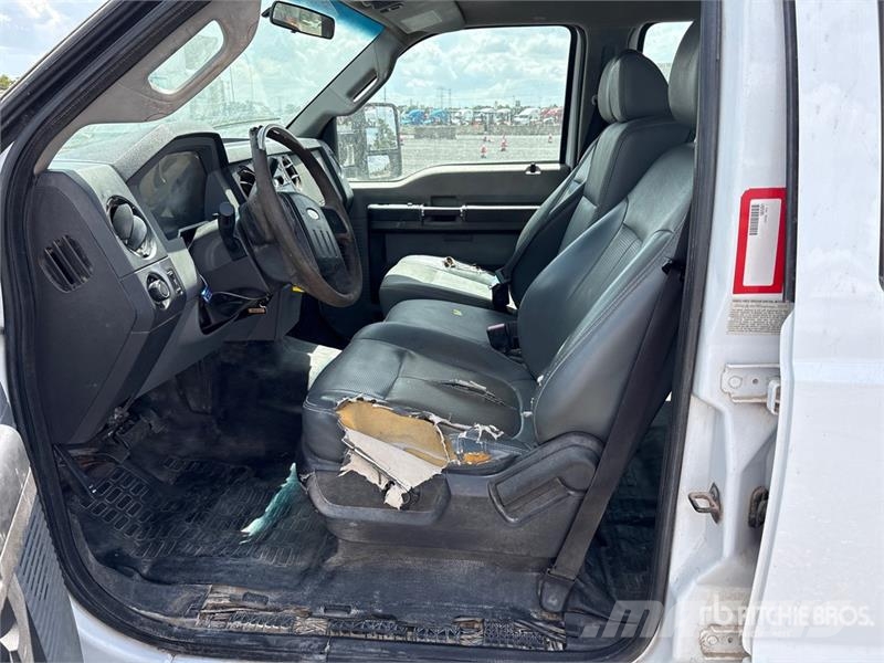 Ford F-350 XL 4x4 Crew Cab Utility Truck Utilitaire benne