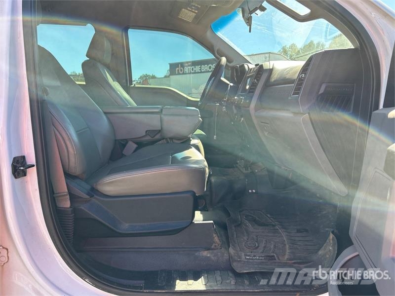 Ford F-350 XL 4x4 Crew Cab Pickup Ostalo