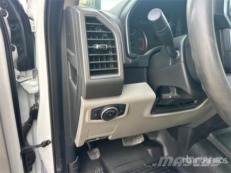 Ford F-350 XL 4x4 Crew Cab Utility Truck (Inoperable) ピックアップ/ドロップサイド