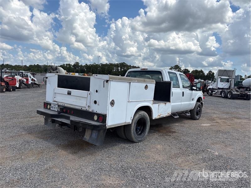 Ford F-350 XL 4x4 Crew Cab Utility Truck Utilitaire benne