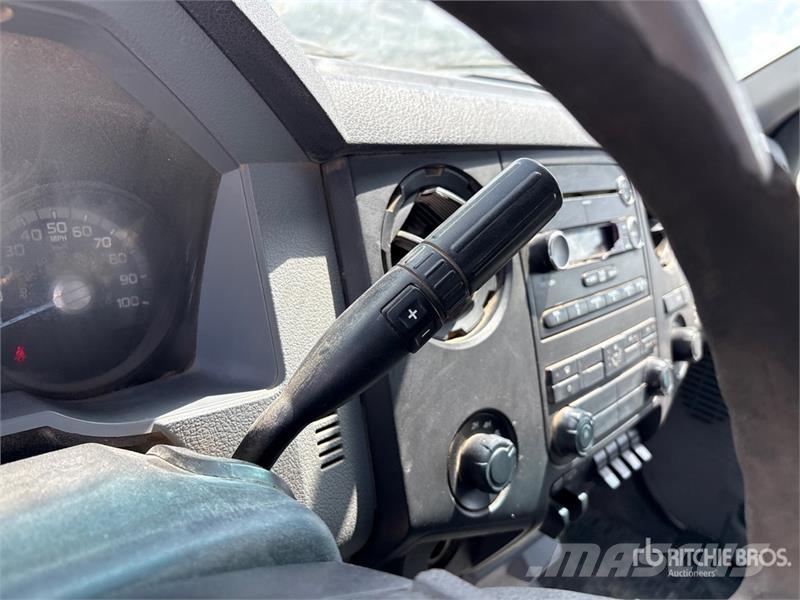 Ford F-350 XL 4x4 Crew Cab Utility Truck Utilitaire benne