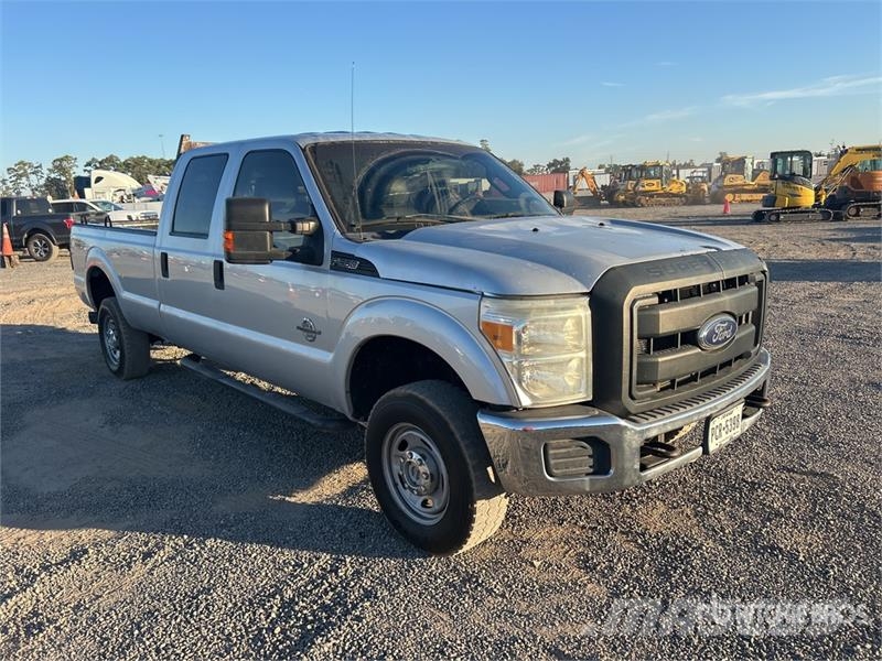 Ford F-350 XL 4x4 Crew Cab Pickup Andere Transporter