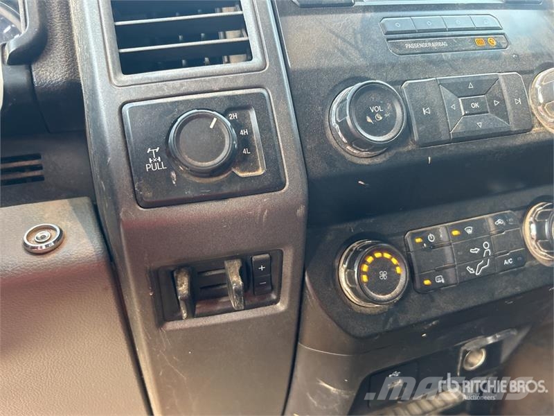 Ford F-350 XL 4x4 Crew Cab Pickup Ostalo