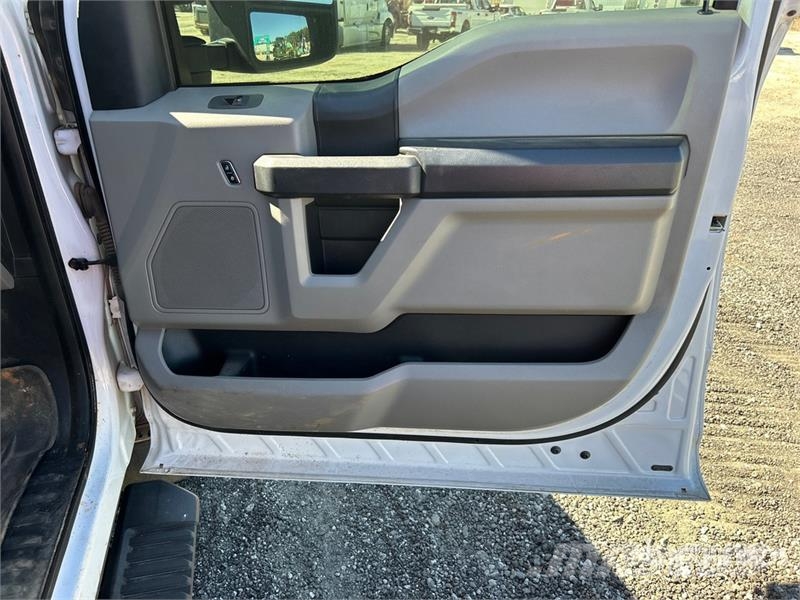 Ford F-350 XL 4x4 Crew Cab Pickup Ostalo