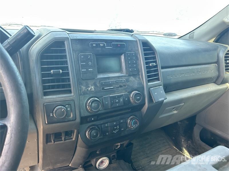 Ford F-350 XL 4x4 Crew Cab Pickup Andere Transporter