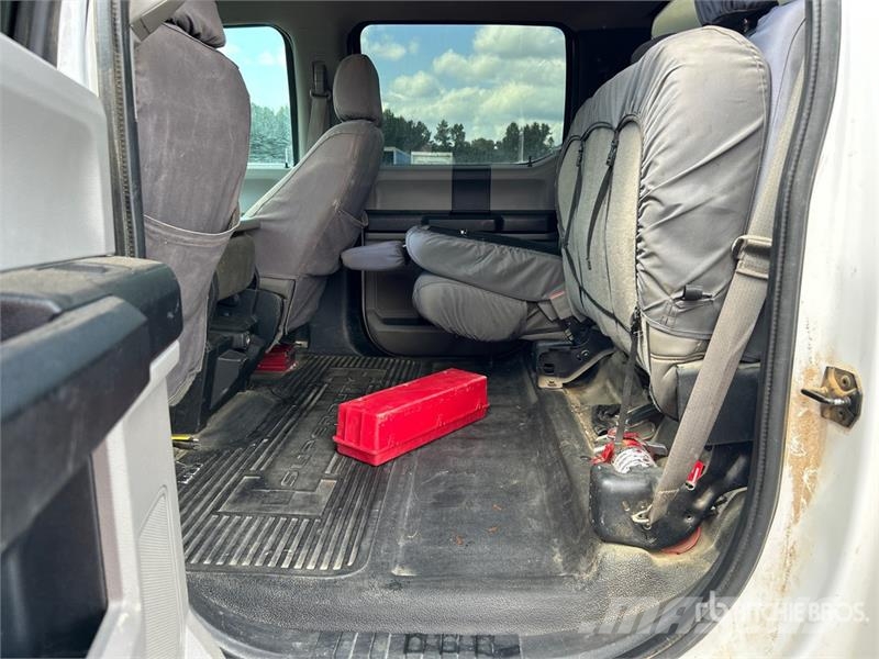 Ford F-350 XL 4x4 Crew Cab Pickup Other