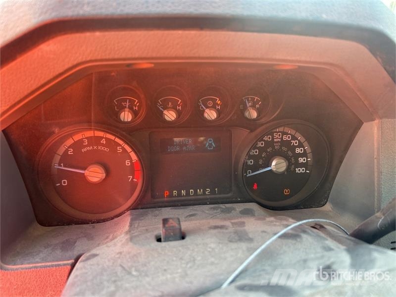 Ford F-350 XL 4x4 Crew Cab Utility Truck Vieglais kravas automobilis/izkraušana no sāniem