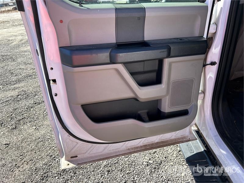 Ford F-350 XL 4x4 Crew Cab Pickup Ostalo