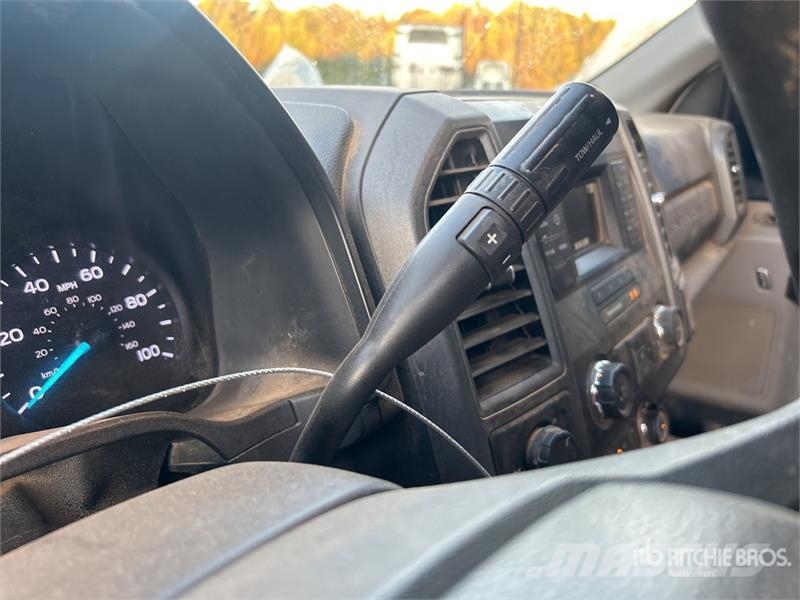 Ford F-350 XL 4x4 Crew Cab Pickup Ostalo