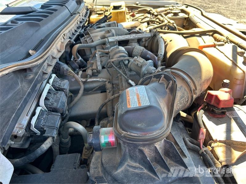 Ford F-350 XL 4x4 Crew Cab Pickup Ostalo