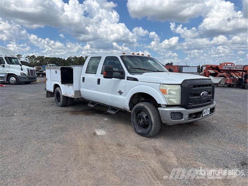 Ford F-350 XL 4x4 Crew Cab Utility Truck Utilitaire benne