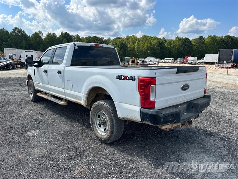 Ford F-350 XL 4x4 Crew Cab Pickup Other