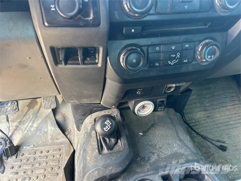 Ford F-350 XL 4x4 Crew Cab Pickup Andere Transporter