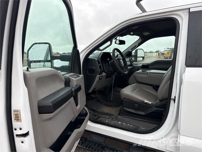 Ford F-350 XL 4x4 Crew Cab Utility Truck Prekucniki