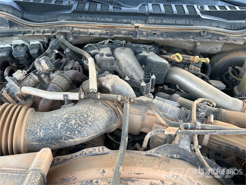 Ford F-350 XL 4x4 Crew Cab Pickup Ostalo
