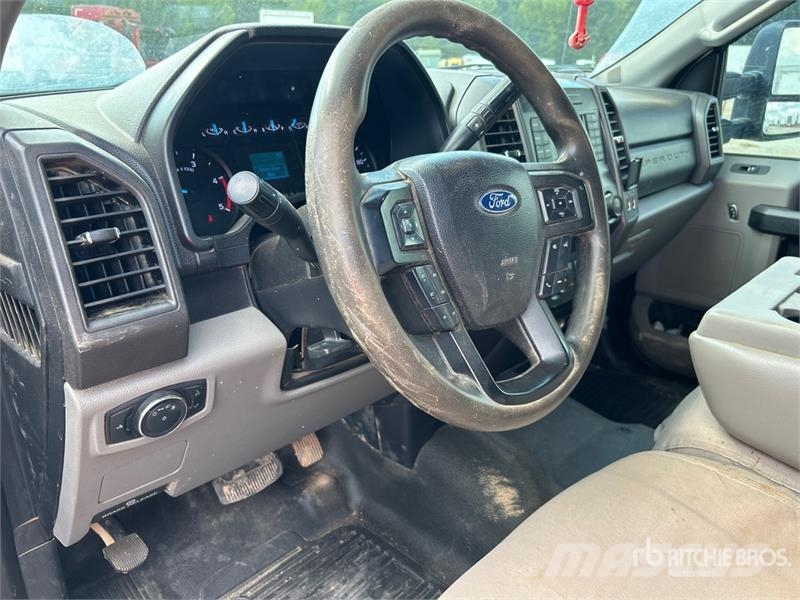 Ford F-350 XL 4x4 Crew Cab Pickup Other