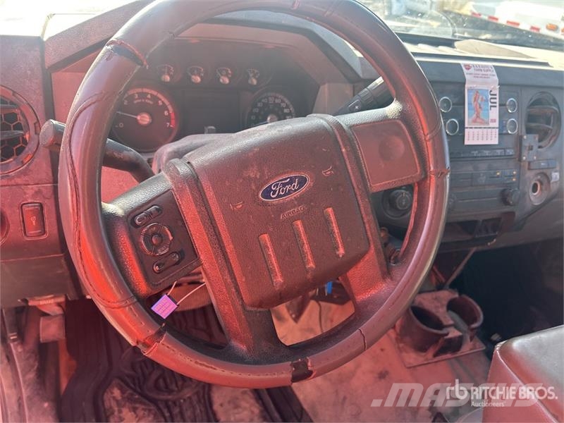 Ford F-350 XL 4x4 Crew Cab Utility Truck Vieglais kravas automobilis/izkraušana no sāniem