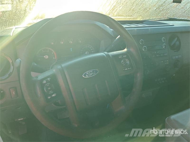Ford F-350 XL 4x4 Crew Cab Pickup Andere Transporter