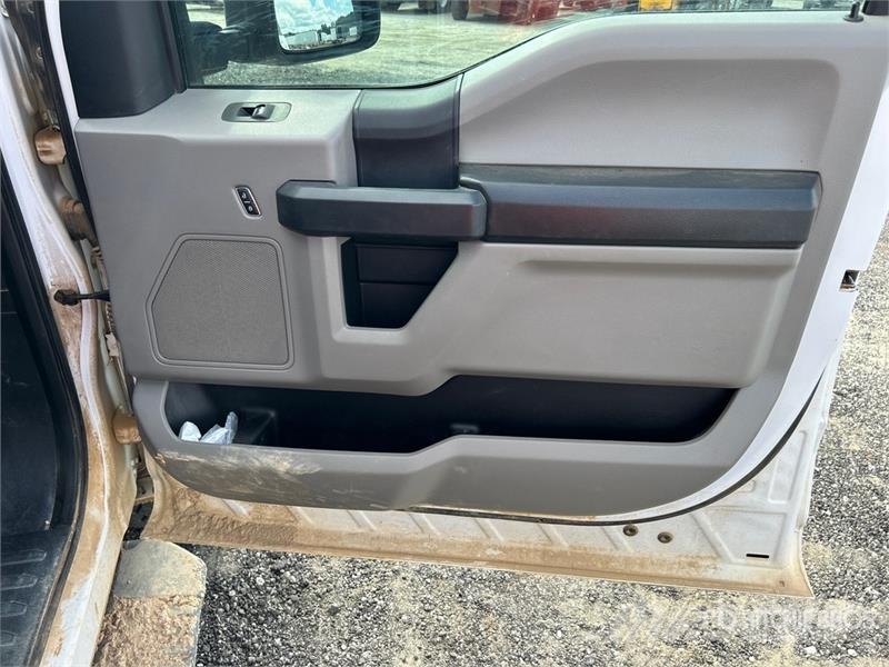 Ford F-350 XL 4x4 Crew Cab Pickup Other