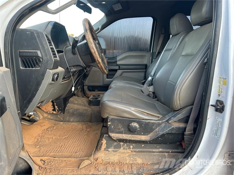 Ford F-350 XL 4x4 Crew Cab Pickup Ostalo
