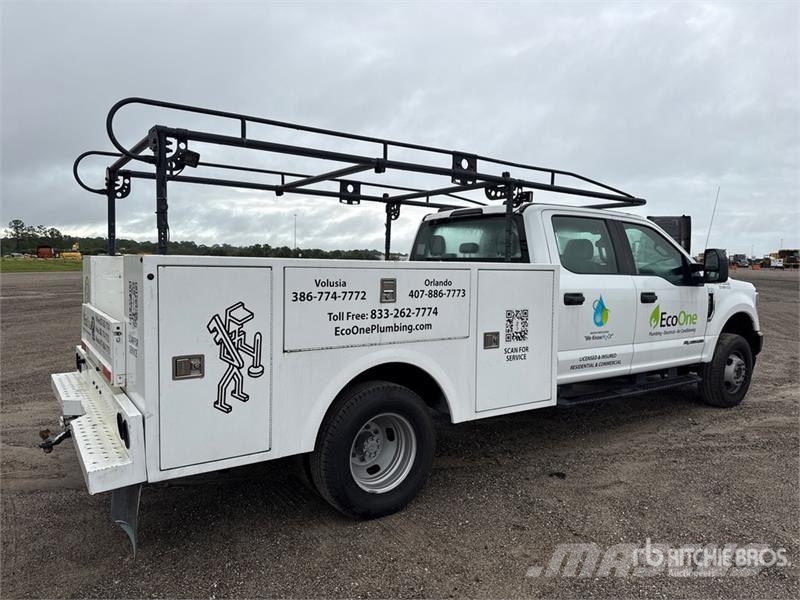 Ford F-350 XL 4x4 Crew Cab Utility Truck Prekucniki