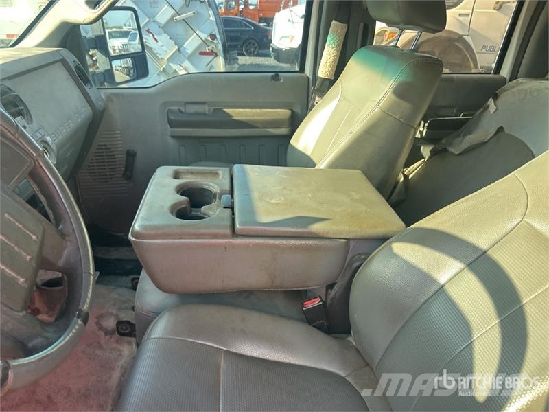 Ford F-350 XL 4x4 Crew Cab Utility Truck Vieglais kravas automobilis/izkraušana no sāniem