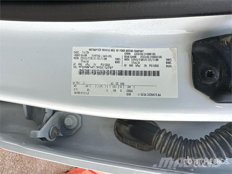 Ford F-350 XL 4x4 Crew Cab Utility Truck (Inoperable) ピックアップ/ドロップサイド